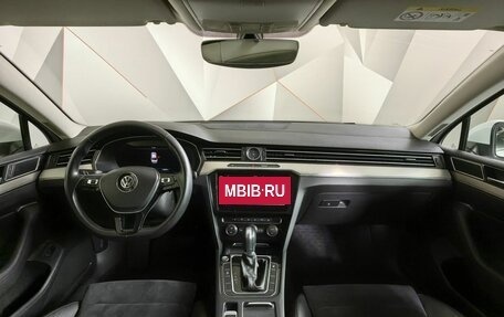 Volkswagen Passat B8 рестайлинг, 2018 год, 2 295 000 рублей, 14 фотография