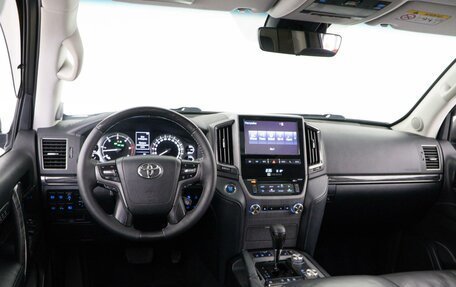 Toyota Land Cruiser 200, 2018 год, 5 649 999 рублей, 6 фотография