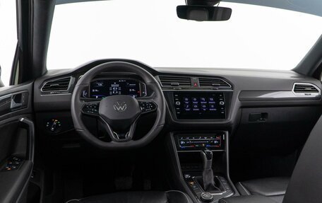 Volkswagen Tiguan II, 2019 год, 3 547 444 рублей, 7 фотография