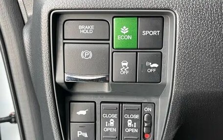 Honda Elysion, 2024 год, 6 000 000 рублей, 20 фотография