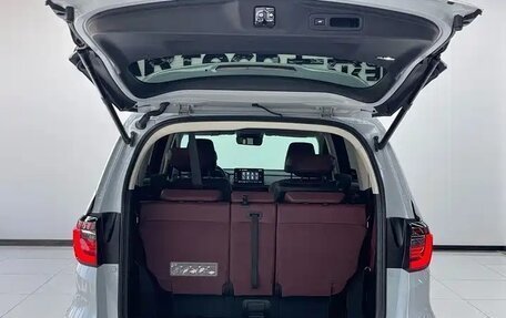 Honda Elysion, 2024 год, 6 000 000 рублей, 19 фотография