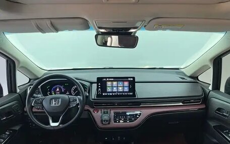 Honda Elysion, 2024 год, 6 000 000 рублей, 16 фотография
