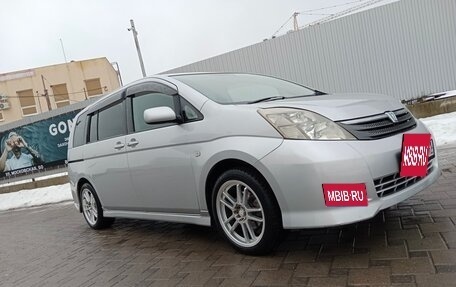Toyota ISis I, 2005 год, 870 000 рублей, 2 фотография