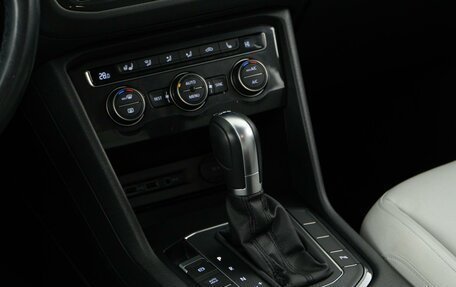 Volkswagen Tiguan II, 2019 год, 2 632 444 рублей, 14 фотография