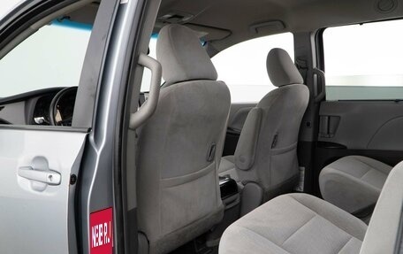 Toyota Sienna III, 2016 год, 2 527 077 рублей, 12 фотография