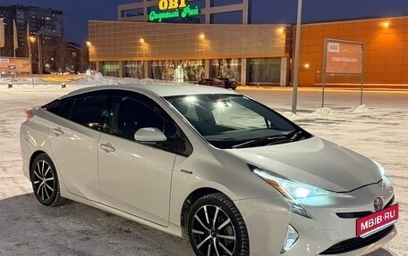 Toyota Prius IV XW50, 2017 год, 1 850 000 рублей, 1 фотография