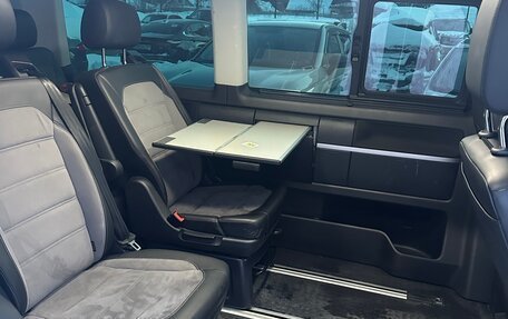 Volkswagen Multivan T6 рестайлинг, 2021 год, 5 250 000 рублей, 8 фотография