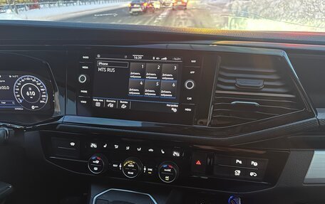 Volkswagen Multivan T6 рестайлинг, 2021 год, 5 250 000 рублей, 10 фотография