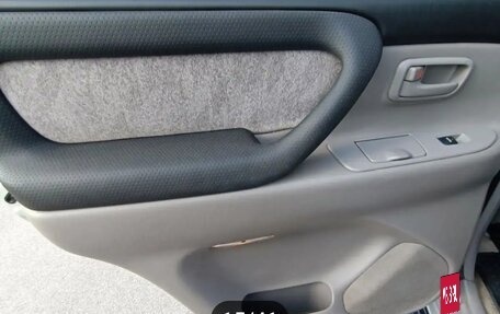 Toyota Land Cruiser 100 рестайлинг 2, 2006 год, 2 760 000 рублей, 14 фотография