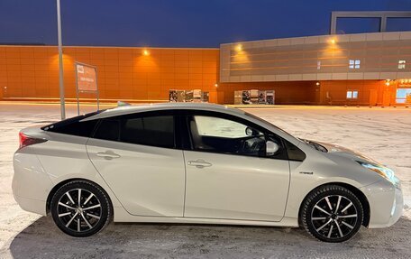 Toyota Prius IV XW50, 2017 год, 1 850 000 рублей, 2 фотография
