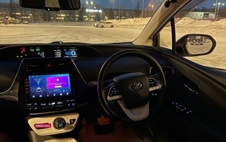 Toyota Prius IV XW50, 2017 год, 1 850 000 рублей, 7 фотография