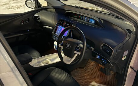 Toyota Prius IV XW50, 2017 год, 1 850 000 рублей, 8 фотография