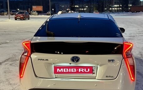Toyota Prius IV XW50, 2017 год, 1 850 000 рублей, 10 фотография