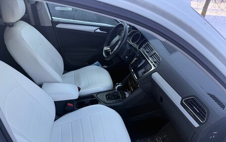 Volkswagen Tiguan II, 2021 год, 3 200 000 рублей, 2 фотография