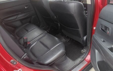 Mitsubishi Outlander III рестайлинг 3, 2013 год, 980 000 рублей, 4 фотография