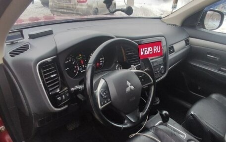 Mitsubishi Outlander III рестайлинг 3, 2013 год, 980 000 рублей, 2 фотография