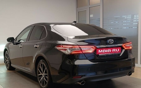 Toyota Camry, 2022 год, 3 990 000 рублей, 6 фотография