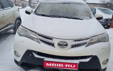 Toyota RAV4, 2015 год, 1 950 000 рублей, 3 фотография