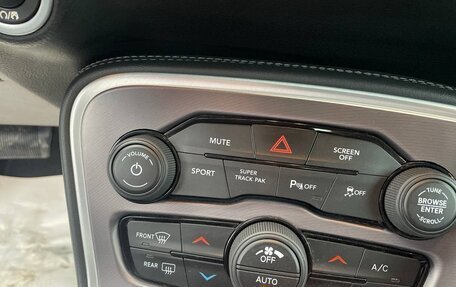 Dodge Challenger III рестайлинг 2, 2019 год, 3 700 000 рублей, 11 фотография