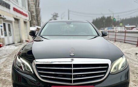 Mercedes-Benz E-Класс, 2020 год, 2 500 000 рублей, 3 фотография