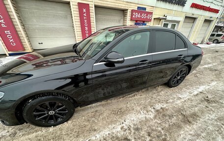 Mercedes-Benz E-Класс, 2020 год, 2 500 000 рублей, 8 фотография