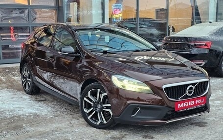 Volvo V40 Cross Country I, 2019 год, 2 200 000 рублей, 3 фотография