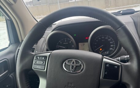 Toyota Land Cruiser Prado 150 рестайлинг 2, 2010 год, 2 020 000 рублей, 12 фотография