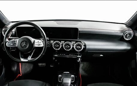 Mercedes-Benz CLA, 2019 год, 2 450 000 рублей, 13 фотография