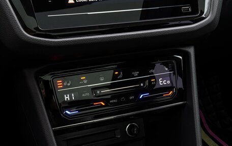 Volkswagen Tiguan II, 2020 год, 3 798 000 рублей, 15 фотография