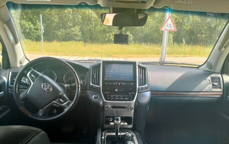 Toyota Land Cruiser 200, 2018 год, 7 000 000 рублей, 5 фотография