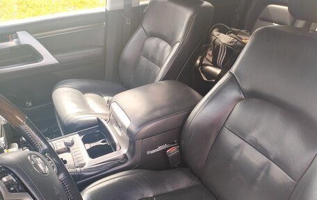 Toyota Land Cruiser 200, 2018 год, 7 000 000 рублей, 7 фотография