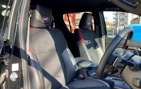 Toyota Hilux VIII, 2023 год, 7 500 000 рублей, 13 фотография