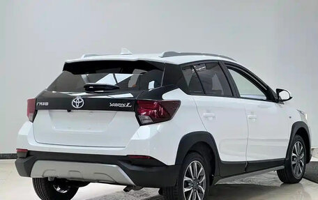 Toyota Yaris XP150 рестайлинг, 2022 год, 1 000 000 рублей, 4 фотография