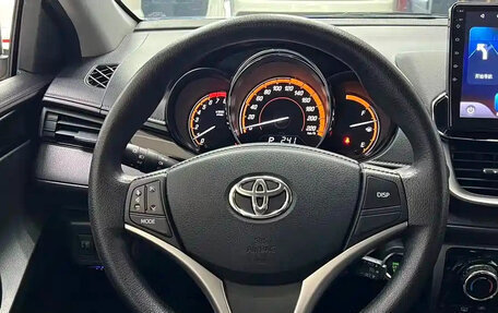 Toyota Yaris XP150 рестайлинг, 2022 год, 1 000 000 рублей, 9 фотография