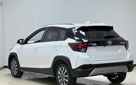 Toyota Yaris XP150 рестайлинг, 2022 год, 1 000 000 рублей, 6 фотография