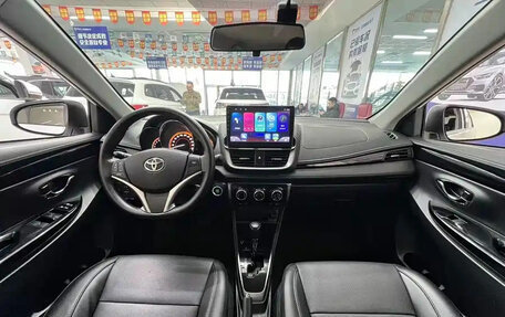 Toyota Yaris XP150 рестайлинг, 2022 год, 1 000 000 рублей, 8 фотография