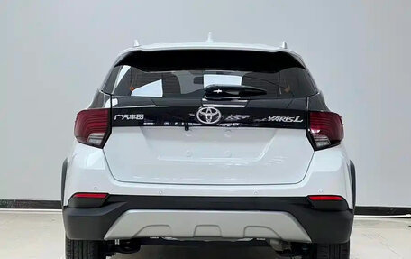 Toyota Yaris XP150 рестайлинг, 2022 год, 1 000 000 рублей, 5 фотография