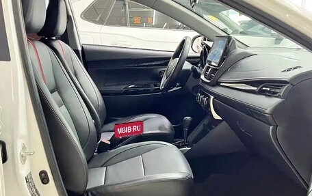 Toyota Yaris XP150 рестайлинг, 2022 год, 1 000 000 рублей, 17 фотография