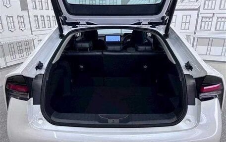 Toyota Prius IV XW50, 2025 год, 3 800 000 рублей, 6 фотография