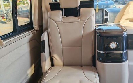 Mercedes-Benz Vito, 2022 год, 7 500 000 рублей, 4 фотография