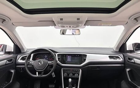 Volkswagen T-Roc I, 2022 год, 1 800 000 рублей, 10 фотография