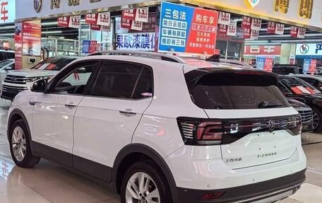 Volkswagen T-Cross I, 2021 год, 1 600 000 рублей, 17 фотография