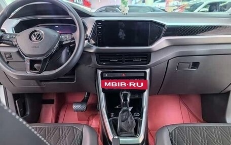 Volkswagen T-Cross I, 2021 год, 1 600 000 рублей, 22 фотография