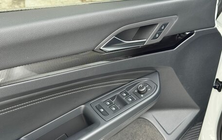 Volkswagen Golf VIII, 2022 год, 1 945 000 рублей, 17 фотография