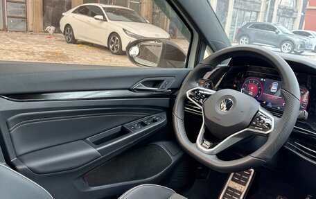 Volkswagen Golf VIII, 2022 год, 1 945 000 рублей, 28 фотография