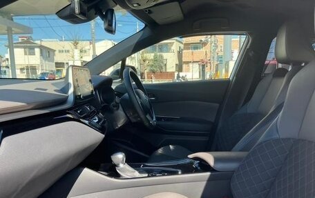 Toyota C-HR I рестайлинг, 2023 год, 1 750 000 рублей, 10 фотография