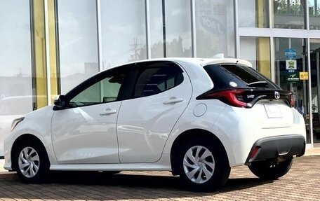 Toyota Yaris, 2022 год, 975 007 рублей, 6 фотография