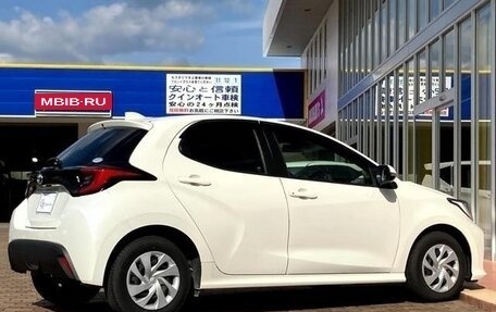 Toyota Yaris, 2022 год, 975 007 рублей, 8 фотография