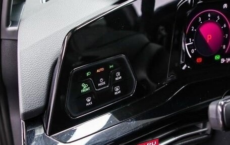 Volkswagen Golf VIII, 2022 год, 1 820 000 рублей, 10 фотография