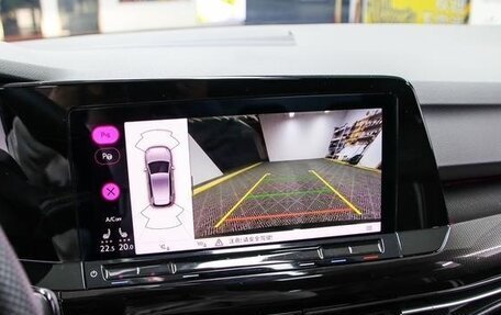 Volkswagen Golf VIII, 2022 год, 1 820 000 рублей, 12 фотография